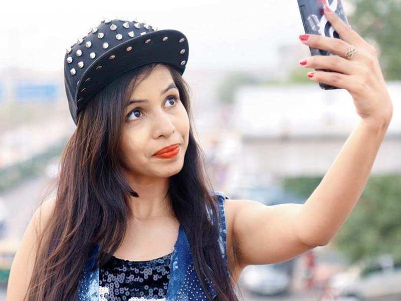 Dhinchak Pooja y su selfie